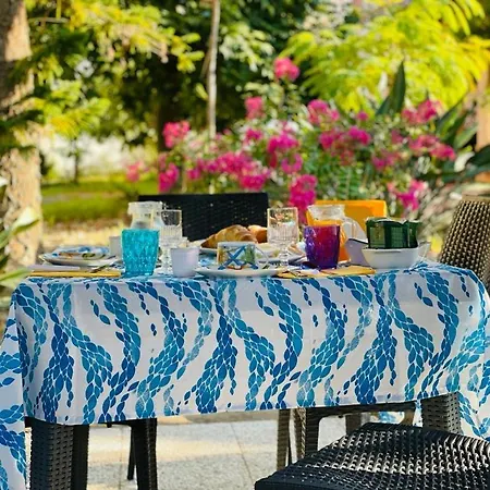 Finestra Sul Mare Bed & Breakfast *